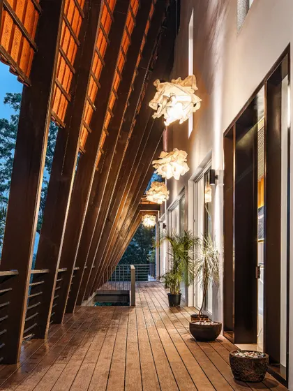At Tellado Villas, this semi-open passageway is where structure and nature meet. The rhythmic wooden beams and warm, ambient lighting create a tranquil transition, demonstrating our focus on crafting experiences, not just buildings.