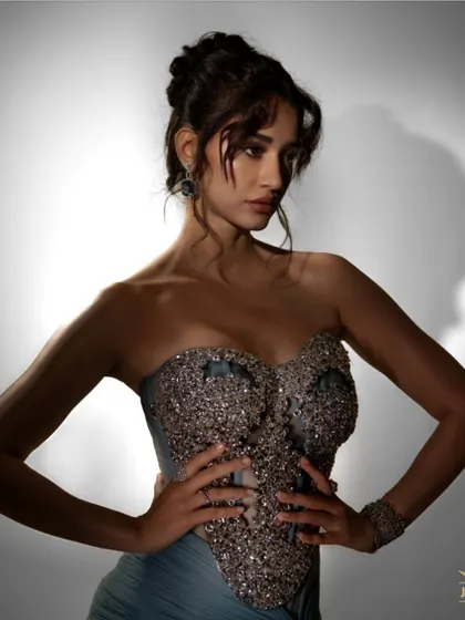 A powerful pose from Disha Patani, looking fierce and fabulous in her crystal-studded gown and our sparkling jewellery.