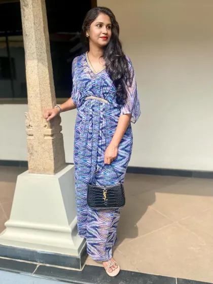 A duplicate image of Smitha in her elegant kaftan dress.