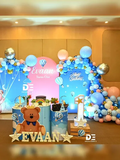 A sweet teddy bear and hot air balloon theme for Evaan's first birthday. The blue and pink color scheme is perfect for a gentle celebration, complete with a large teddy bear cutout and light-up name.