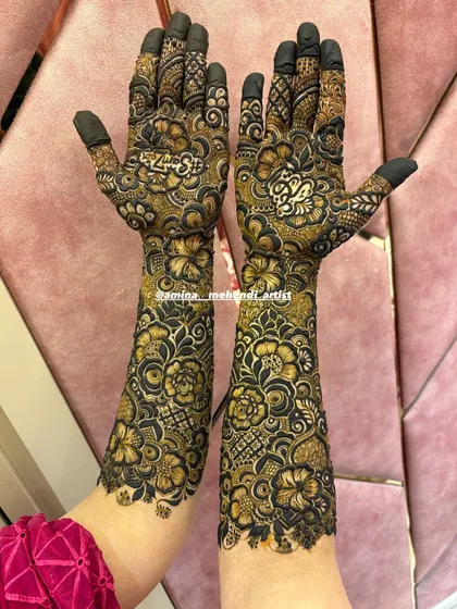 This is an example of my signature full-arm floral mehendi. I love creating dense, intricate patterns with elements like roses, paisleys, and detailed fillers to give you a rich and traditional look for any celebration.