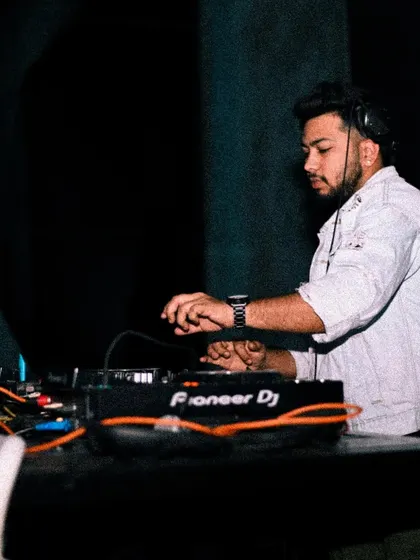 Another angle from my set, lost in the music.