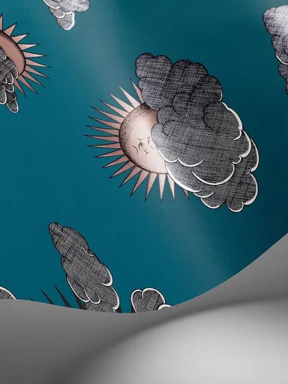 A vibrant teal version of the 'Soli e Nuvole' wallpaper. The bright, clear color gives the classic design a fresh and modern feel, perfect for creating a unique and memorable interior.