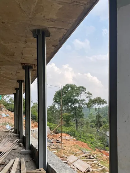 A duplicate image of the view from the construction site, already promising a strong connection to the outdoors.