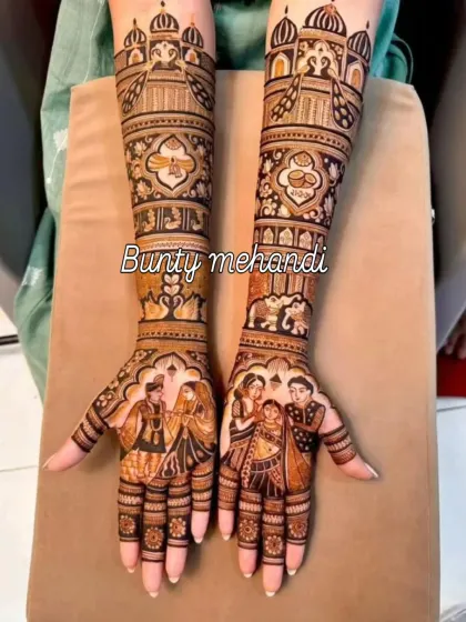 This design tells a story with multiple figures, including a varmala ceremony and a family portrait, making it a complete narrative on the bride's hands.