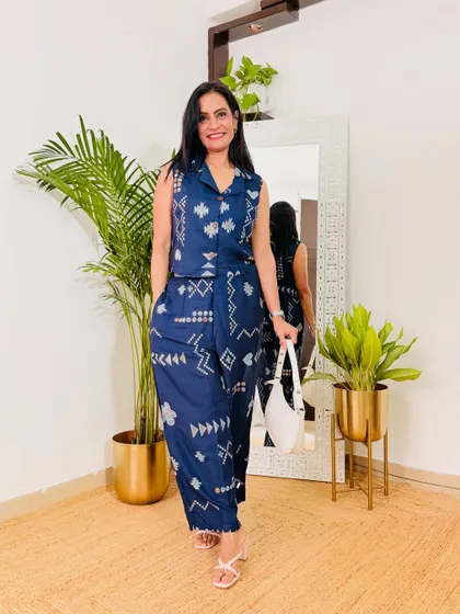 This indigo printed co-ord set is a classic. The print is timeless and the sleeveless top with a collar is a smart design.