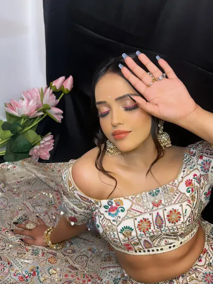 Another beautiful shot of this dreamy Mehndi look. The soft, colorful eyeshadow and glowing skin create a perfect look for any bride-to-be.