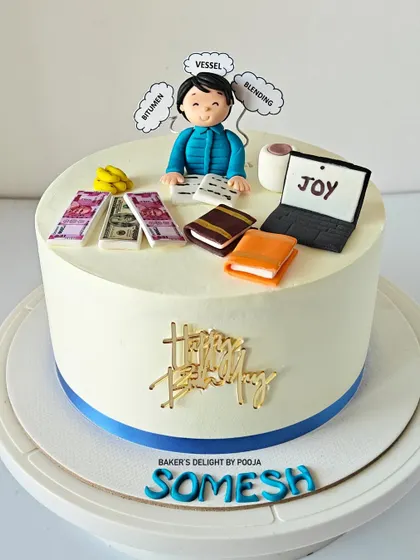 The full cake, designed for a group of friends who surprise each other with creative cakes every year. It's always fun to bring their inside jokes and personalized ideas to life.