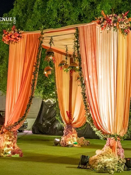 The mandap is the heart of the wedding. I designed this stunning floral mandap with flowing pastel drapes and lush greenery, creating a serene and romantic setting for the sacred vows. It’s an ethereal space where love stories begin. ❤️