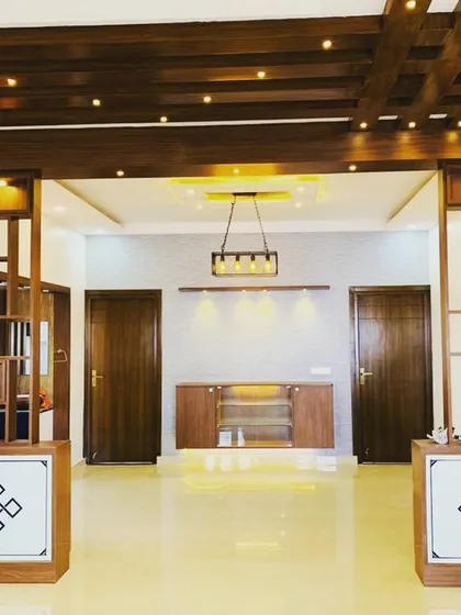 This living room is a perfect example of "understated elegance." The wooden partition with its intricate design and the matching wooden rafters on the ceiling create a grand, traditional feel that is both timeless and impressive.
