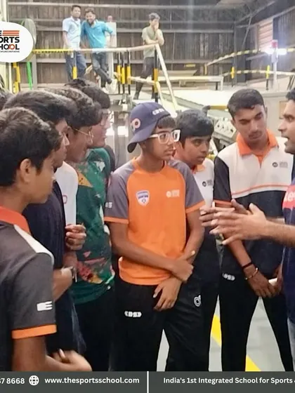 A factory expert engages with our students, answering their questions and providing valuable insights into the industry.