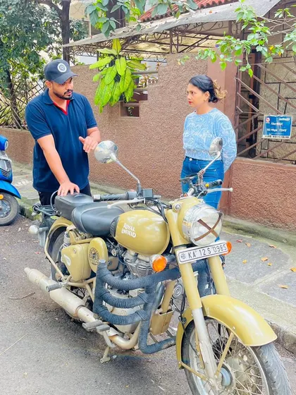 Explaining the nuances of the Royal Enfield. Each bike has its own personality, and I help students understand every detail, from the throttle to the brakes.
