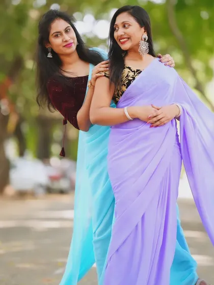 Another friendly pose showcasing the complementary blue and lavender trail sarees.