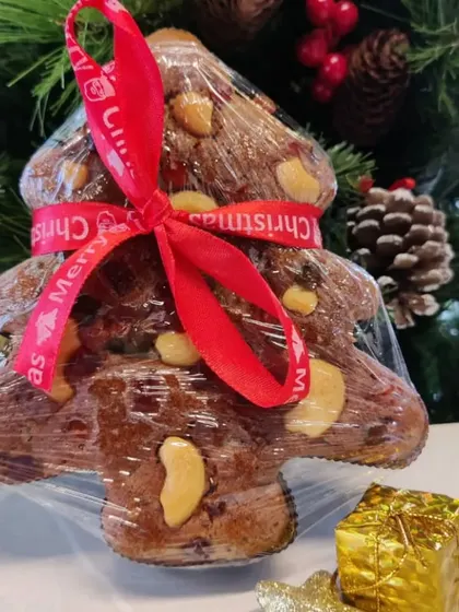 We also shape our traditional plum cakes into festive forms like Christmas trees and stars. They make for a beautiful and delicious gift during the holiday season.