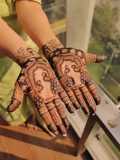 This design features two peacocks facing each other, with the couple's names written underneath. It's a wonderful way to personalize a traditional design.
