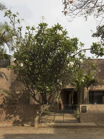 A throwback to our first completed project, the Brick House in Bangalore, which holds a special place in our hearts. The design features a fully load-bearing, table-moulded brick construction.