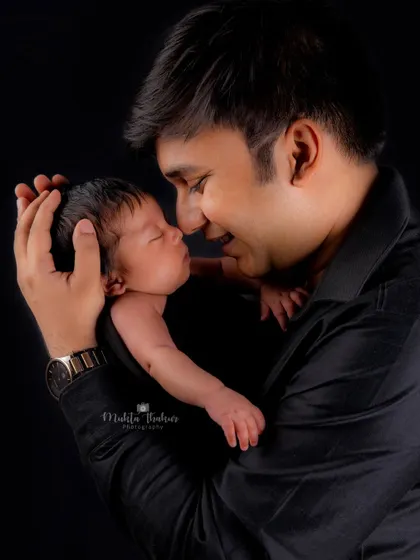 Another beautiful shot of a father and his newborn daughter. These are the moments that truly matter.