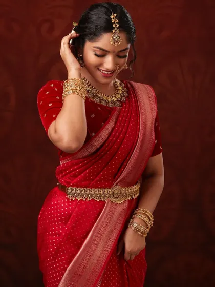 A full-length view showing the complete set with a matching vaddanam.
