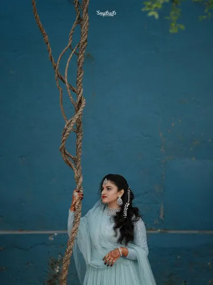 Art and love coming together. This artistic bridal portrait uses bold color and composition to create a striking, memorable image that feels both modern and timeless.
