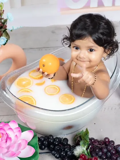 A sweet milk and orange bath, with 'hunny' pots and a lotus flower adding to the charm.