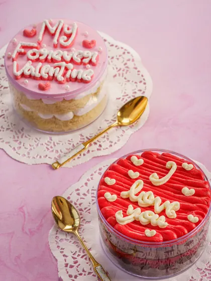 My Valentine's Day cake tubs are perfect for two. Choose between the "My Forever Valentine" vanilla cake or the "I Love You" dark chocolate and strawberry cake.
