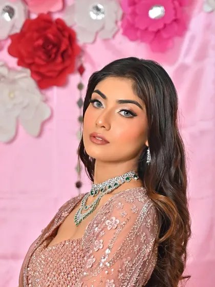 When a touch of glam is just enough to shine. This look is perfect for those who prefer a more natural yet polished makeup style.