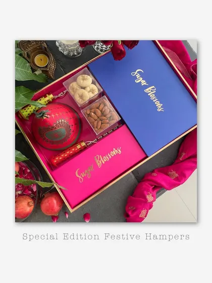 My Anar and Rocket Tray is a perfect fusion of elegance and flavor. It comes with a brownie and blondie box, toffee almond bark, peri peri almonds, nankhatai cookies, and our signature Anar box filled with onion lavash.