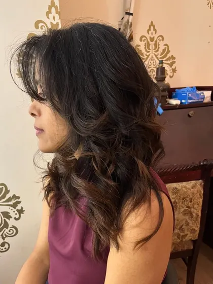 How curtain bangs can conceal a broad forehead and layers can work with natural texture.