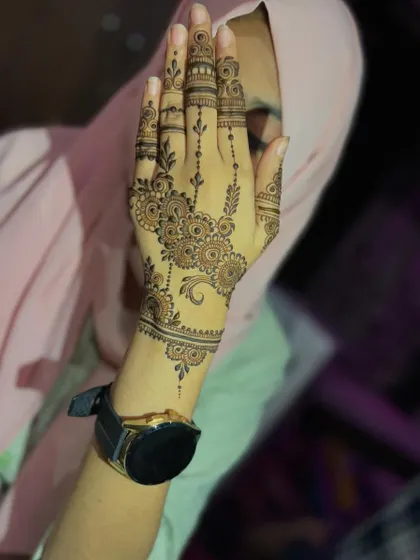 A lovely party henna design with delicate floral chains and detailed finger work. It's light, airy, and perfect for any occasion.