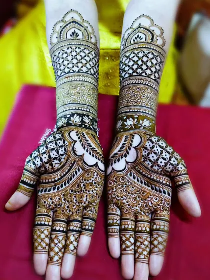 This design showcases the beauty of contrast, with bold, dark-filled areas set against delicate, intricate patterns. The jaali net-work and floral elements create a rich and luxurious feel.