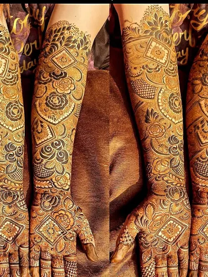 This symmetrical, full-arm design combines geometric shapes with classic floral and leaf motifs. The balance and precision in this pattern demonstrate our focus on clean, intricate henna artistry.