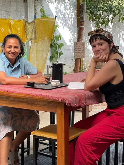 Our co-founder Namrata enjoys a conversation with two artists and educators over coffee. Our ashram is a space for serendipitous meetings and the convergence of like-minded, creative women.