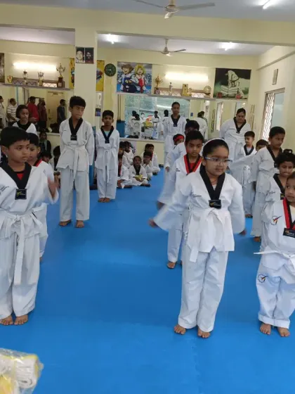 A class of white belts in their ready stance.
