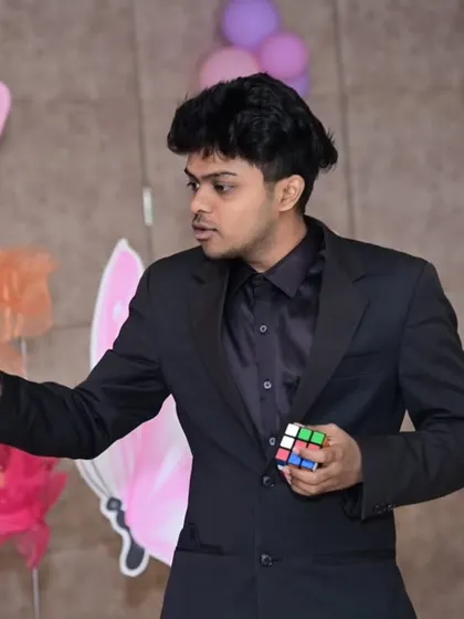 The Rubik's cube magic always gets a huge reaction. It's something everyone knows, so when I solve it in an impossible way, the audience is always amazed.