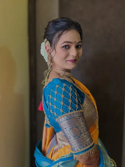 My client from Kolhapur looking beautiful for her 'saptapadi' ceremony. The side profile highlights the elegant hair bun and the classic 'chandrakor' bindi.