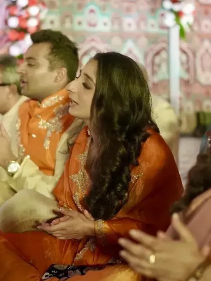 The bride, groom, and their family members singing together during the soulful Bhajan ceremony.