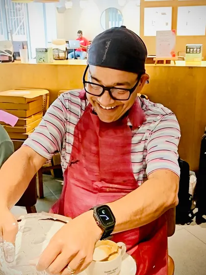 Even the president of the company joined in the fun, getting his hands covered in texture paste and enjoying every moment.