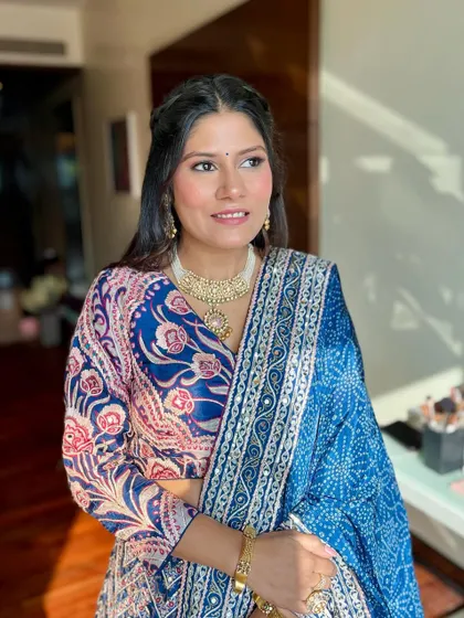 The client looks effortlessly chic in the natural sunlight.