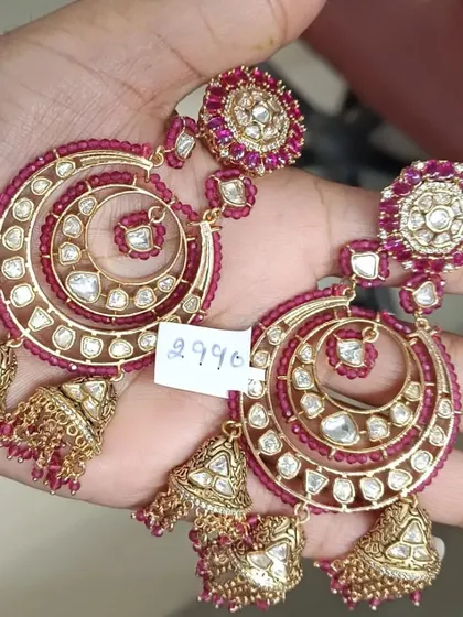 A similar design to the previous one, but with ruby-coloured beads. This shows how I offer popular designs in different colour options to suit your preference.