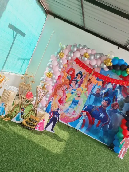 The split-theme backdrop is perfect for parties with mixed groups, ensuring there's something for every child.