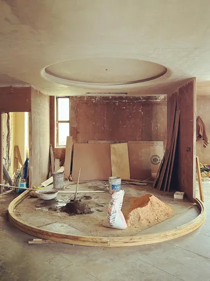 A micro-office under construction, with curved wooden forms beginning to shape the space. This image captures the messy, yet exciting, phase where architectural ideas start to become physical reality.