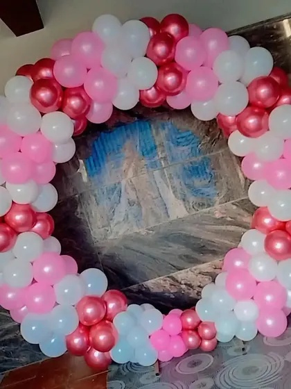 A simple but beautiful circular balloon frame made with pink and white balloons.
