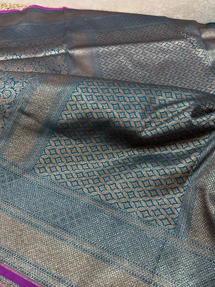 Another angle of the teal Banarasi silk saree's pallu, highlighting the detailed diamond jaal pattern.