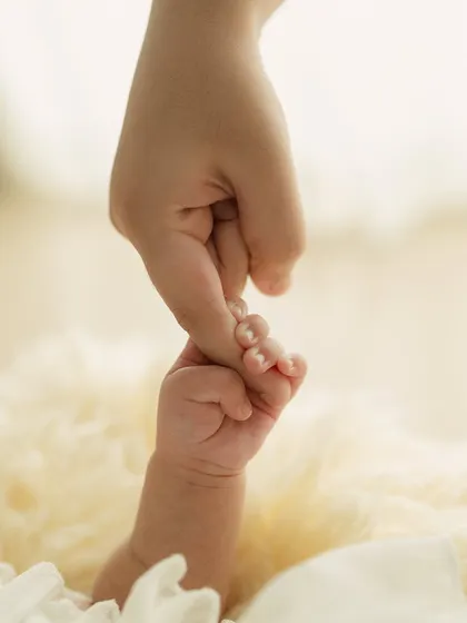 The world in their hands. This simple, classic shot of a newborn's hand grasping a parent's finger is one of the most powerful ways to remember just how small they once were.