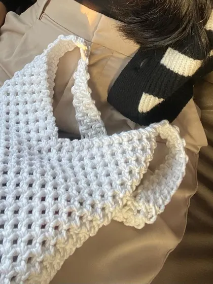 A detail shot of the open-weave macrame pattern. It’s a simple yet beautiful technique that creates a light and airy feel.
