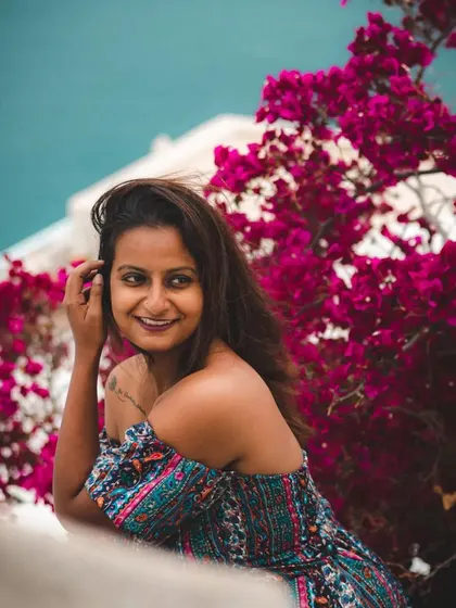 Another beautiful shot of our choreographer Kavya. Her vibrant dance style and ability to connect with families embody the spirit of our team.