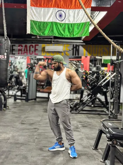 16-inch arms. A front bicep flex under the Indian flag. A milestone achieved through hard work and dedication.