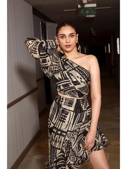 A firecracker look for a Netflix party. This one-shoulder, abstract print dress by Nikita Mhaisalkar on Aditi Rao Hydari is edgy, modern, and so much fun.