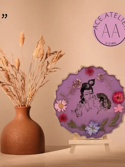 A 6-inch Radha Krishna frame in a lovely lilac color. The delicate line art and real flowers create a feeling of tranquility and devotion.