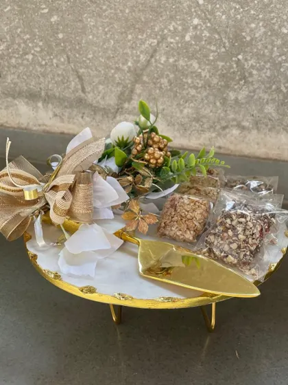 A gift of pure indulgence. This marble cake stand with a gold-leafed edge is presented as a complete hamper, including a golden server and gourmet treats, all wrapped with our signature Panos ribbon.